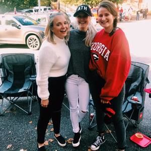 Meet your Posher, Sydney erin